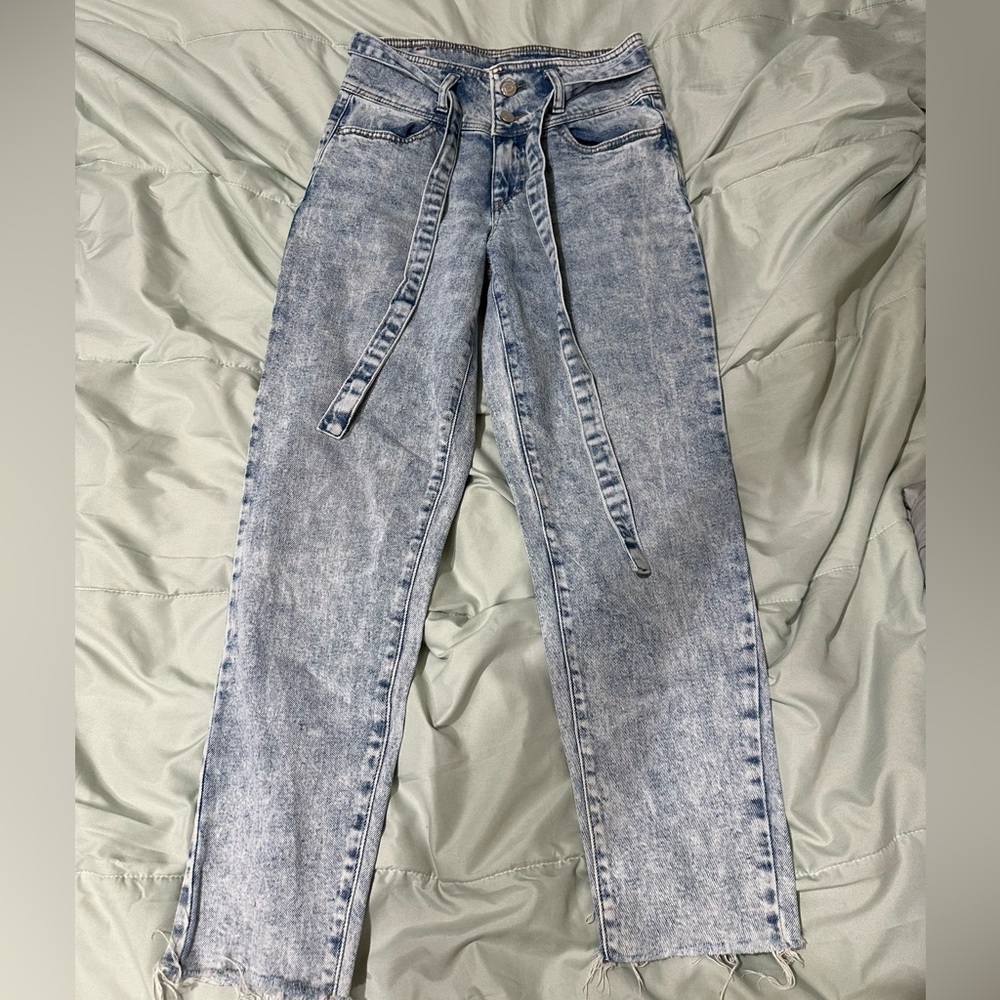 light blue vintage stretch mom jeans, size 3